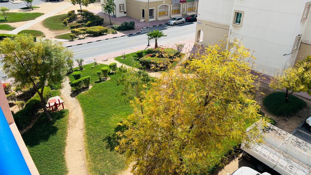 Newly Furnished Cozy One Bed Room Apartment 2 Bathroom City View Дубай Екстериор снимка