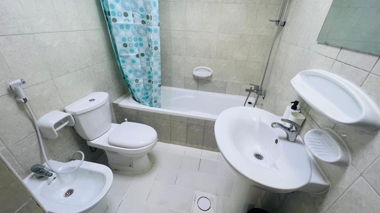 Newly Furnished Cozy One Bed Room Apartment 2 Bathroom City View Дубай Екстериор снимка